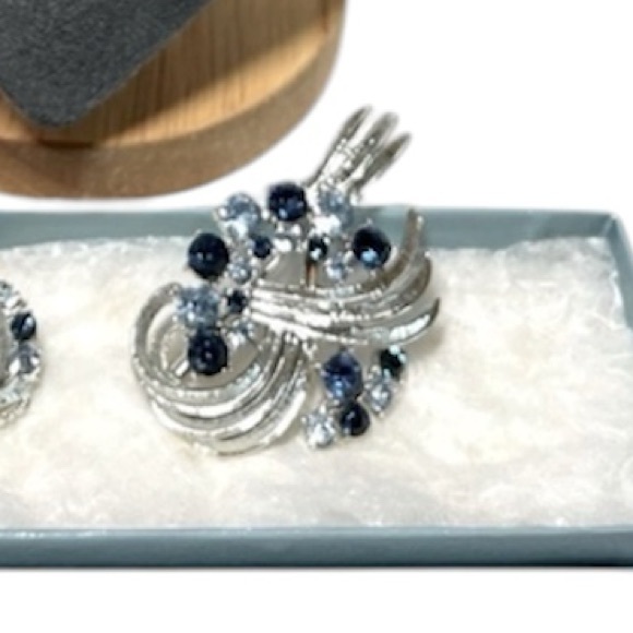 Coro Silver and Blue Necklace Brooch & Clip-on Earrings BLUE SILVER - Picture 15 of 15